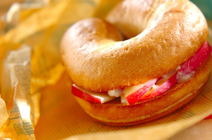 リンゴのクリームチーズサンド