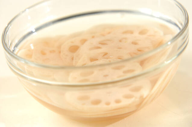 レンコンの甘酢漬けの作り方の手順1