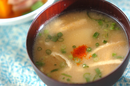 ジャガイモと油揚げのみそ汁