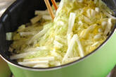 白菜のゴマ油風味和えの作り方1
