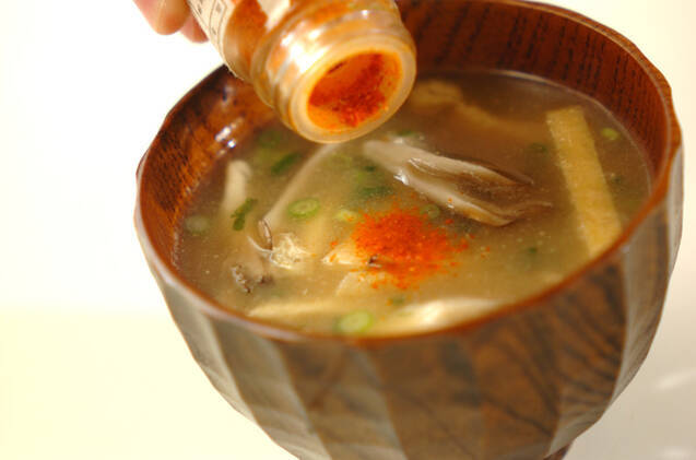 炒めマイタケのみそ汁の作り方の手順4