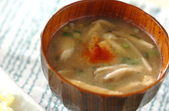 炒めマイタケのみそ汁