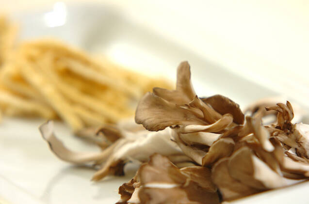 炒めマイタケのみそ汁の作り方の手順1