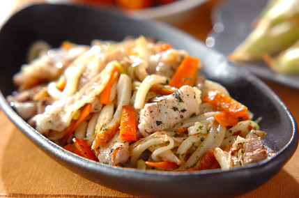 ワカメ入り焼きうどん