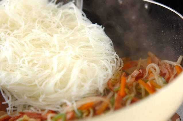 焼豚入りビーフンの作り方の手順8