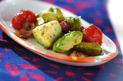 アボカドとベーコン炒め