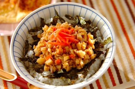 ゴマタラそぼろ丼