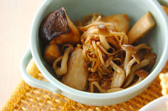 キノコのワイン蒸し