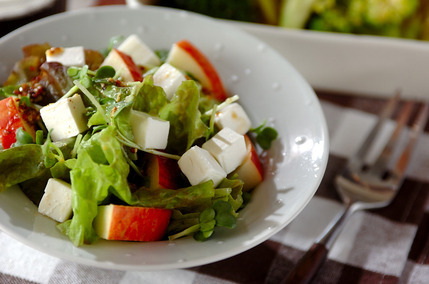 リンゴとクリームチーズのサラダ