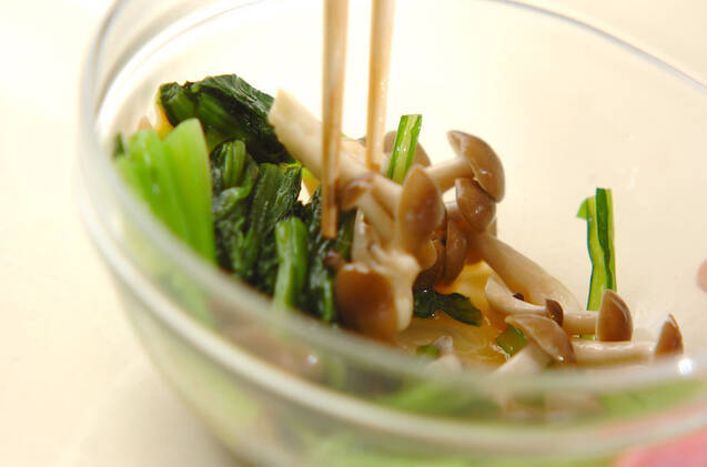小松菜とシメジのからし和えの作り方の手順5