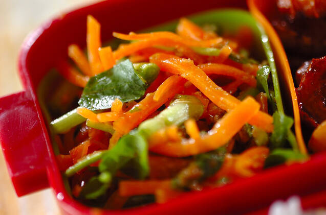 ニンジンとクレソンのゴマ和え