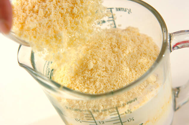 スモークサーモンとホウレン草、オリーブのキッシュの作り方の手順5