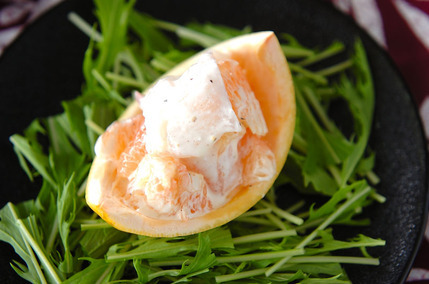 刺身とグレープの美肌サラダ