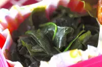 ミツバとワカメのゴマ和え