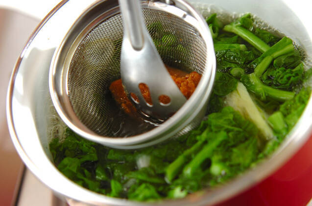 菜の花のみそ汁の作り方の手順4