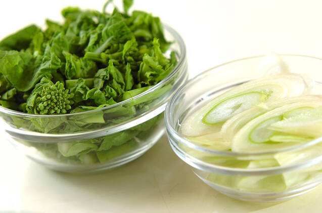 菜の花のみそ汁の作り方の手順1