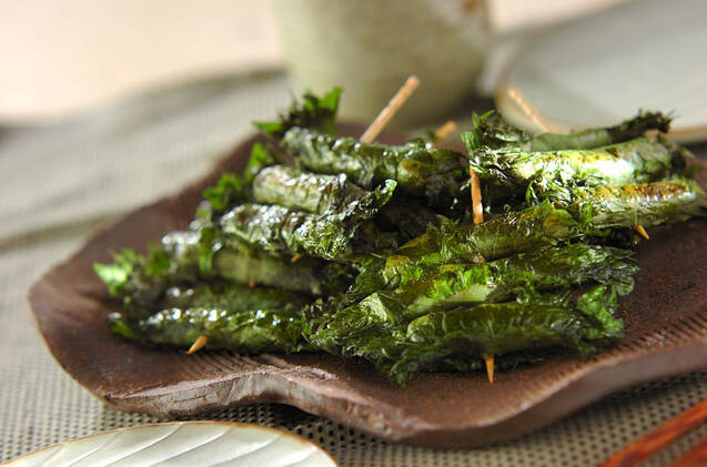 お皿に乗った仙台の郷土料理しそ巻き