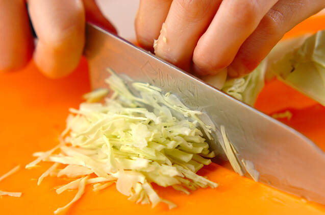 コンソメスープの作り方の手順1