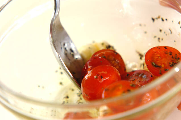 トマトとチーズのサラダの作り方の手順2