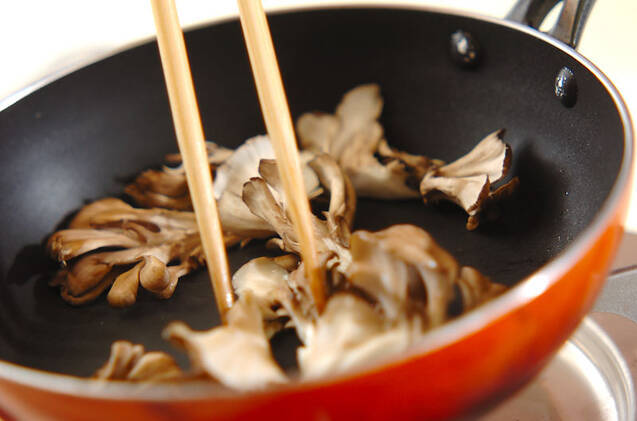 青菜とマイタケのみぞれ和えの作り方の手順4