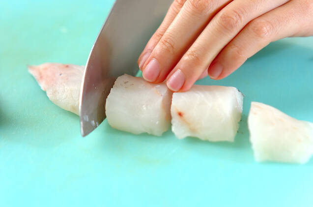白身魚と厚揚げのみそ炒めの作り方の手順1