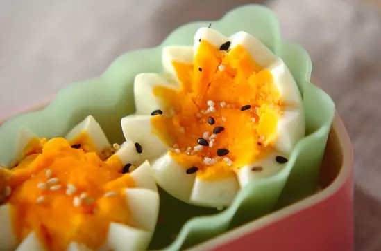 飾り切りゴマ塩ゆで卵 副菜 レシピ 作り方 E レシピ 料理のプロが作る簡単レシピ