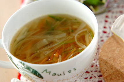 野菜のコンソメスープ