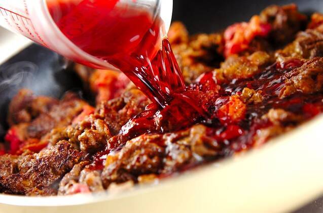 隠し味はチョコレート！香ばしいビーフカレーの作り方の手順6