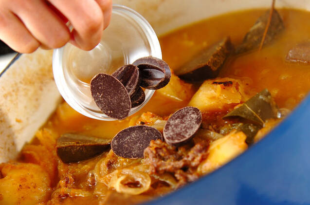 隠し味はチョコレート！香ばしいビーフカレーの作り方の手順9