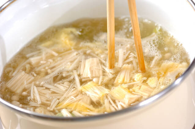 エノキとソラ豆のかき卵汁の作り方の手順6