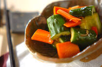 キュウリのショウガ酢漬け