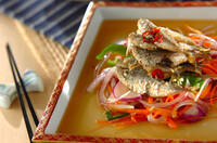 美味しい彩り！豆アジとせん切り野菜の南蛮漬け