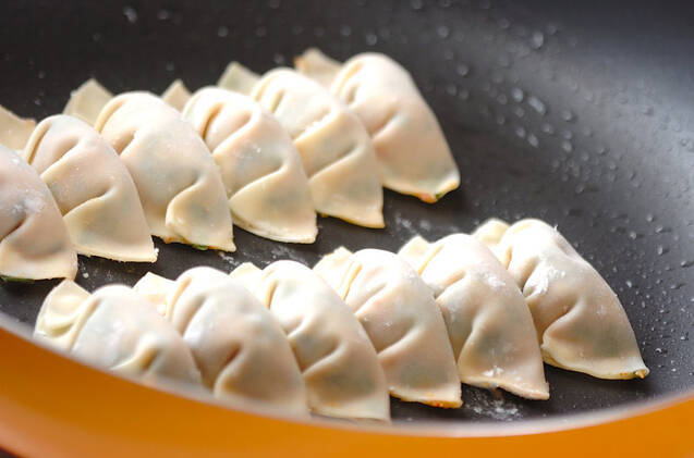 豚キムチ餃子の作り方の手順7