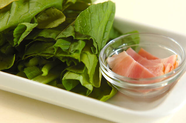 小松菜とベーコンの炒め物の作り方の手順1