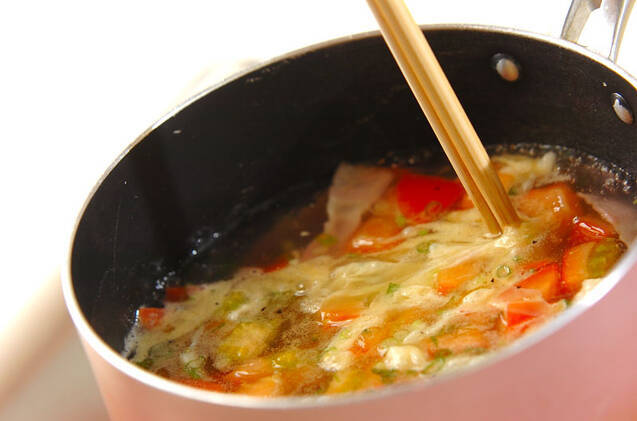 トマトとベーコンのふんわり卵スープの作り方の手順5