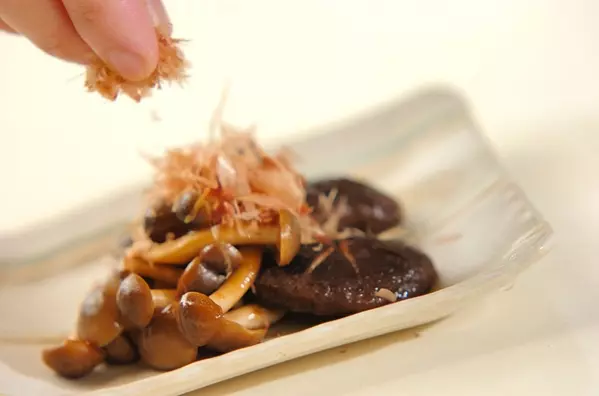 キノコのバターしょうゆ炒めの作り方2