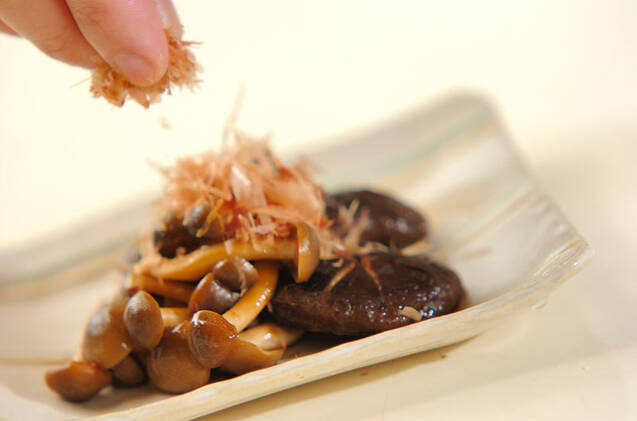 キノコのバターしょうゆ炒めの作り方の手順4