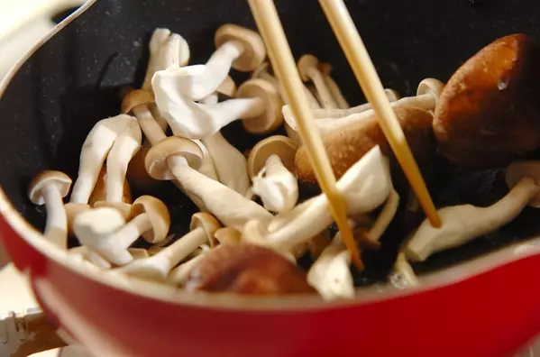 キノコのバターしょうゆ炒めの作り方1