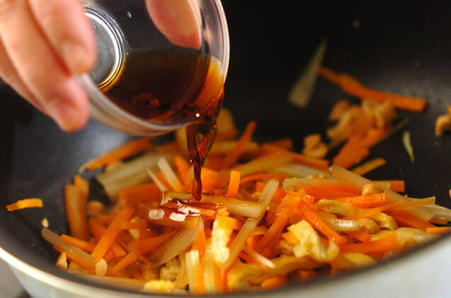 ニンジンと油揚げの炒め物の作り方の手順5