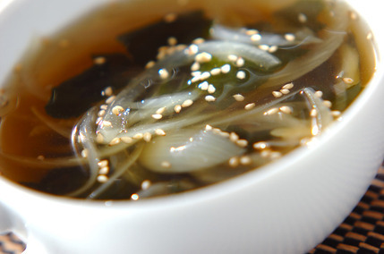 玉ネギとワカメのスープ