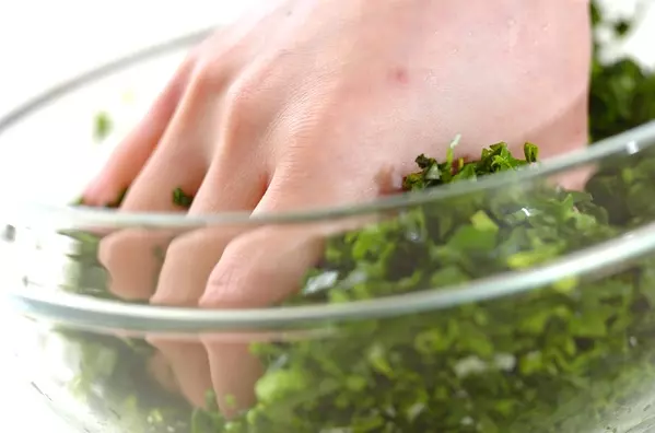 ホウレン草餃子の下準備1