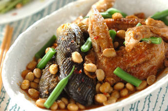 手羽先と大豆の煮物