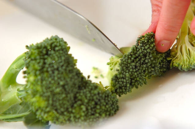 ブロッコリーのレンジサラダの作り方の手順1