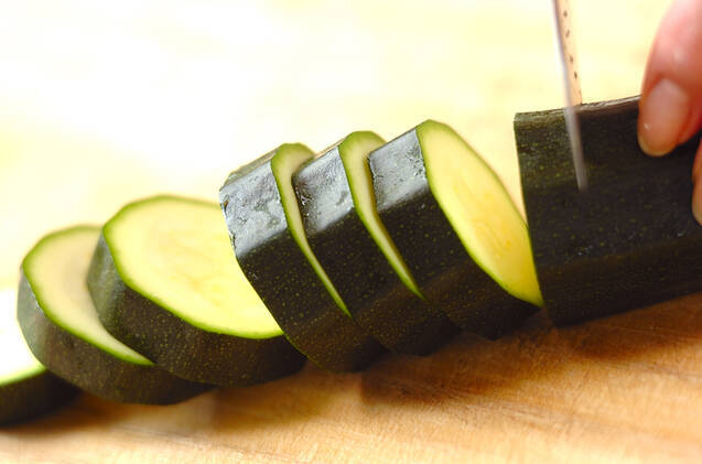 ズッキーニのチーズ焼きの作り方の手順1