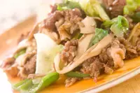 牛肉とレタスのオイスター炒め