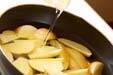 揚げジャガの煮物の作り方3