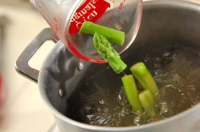 タコとアスパラのパスタの作り方の手順3