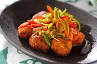 たっぷり野菜をのせた揚げつくね