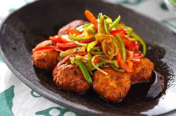 たっぷり野菜をのせた揚げつくね