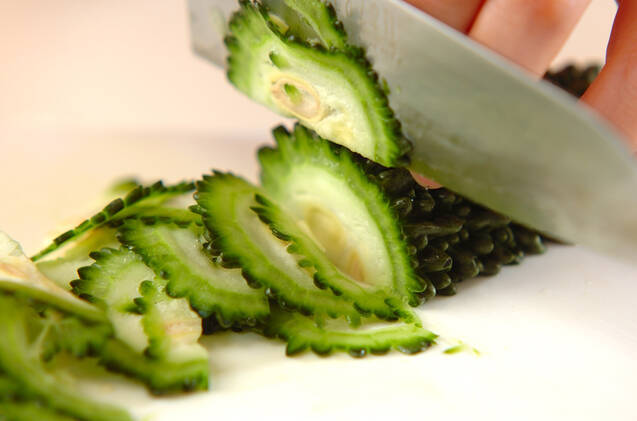 ゴーヤとコンビーフ炒めの作り方の手順1